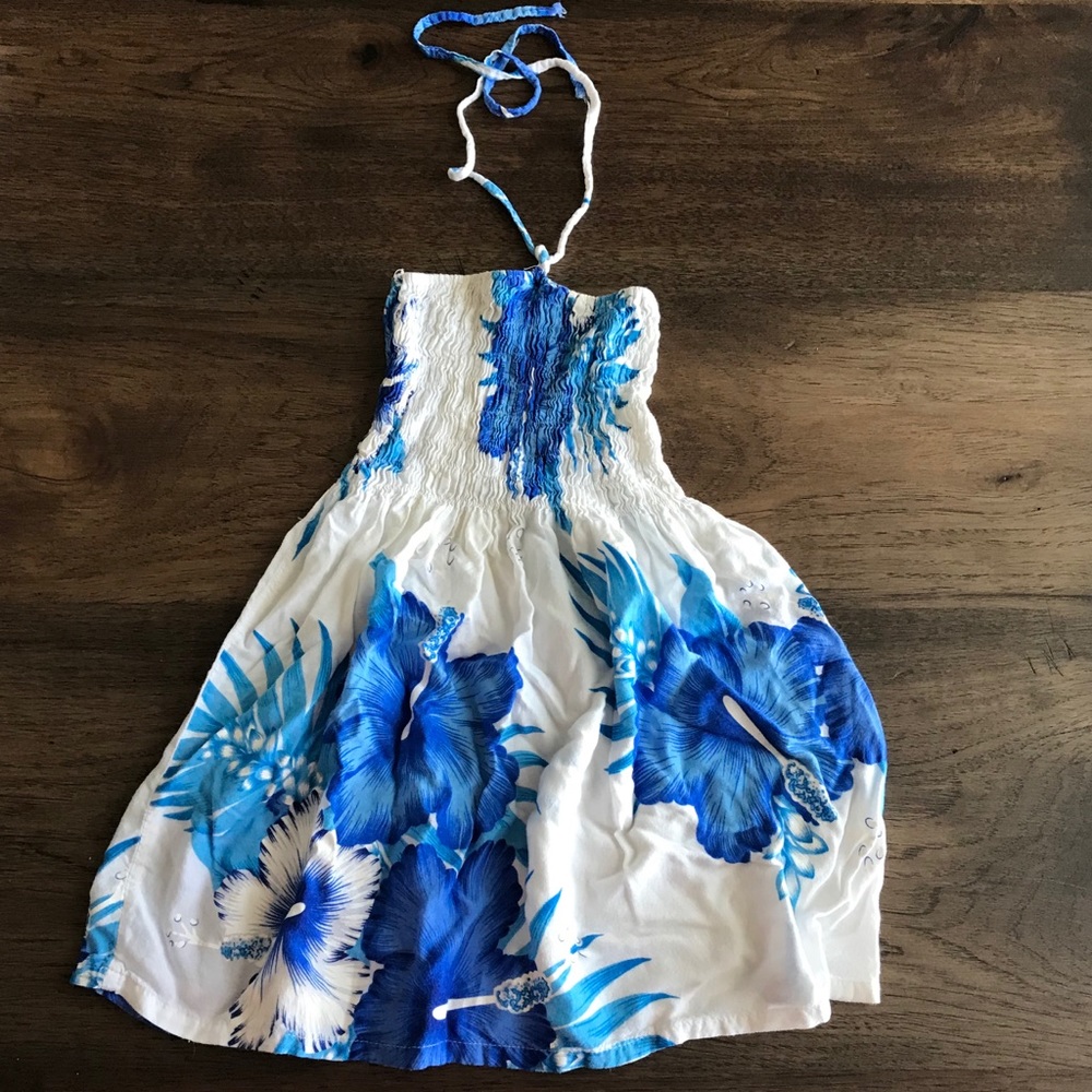 Cute floral summer halter tie dress. Girls size 6.